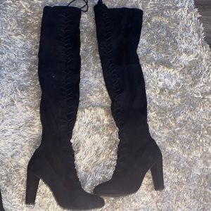 Super cute lace up thigh high boots. Size 9!! 🖤